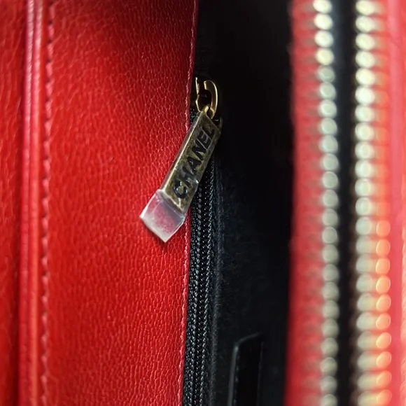 SOLD!❌ Chanel Red Calfskin Coco Curve Flap Medium - Picture 10 of 17